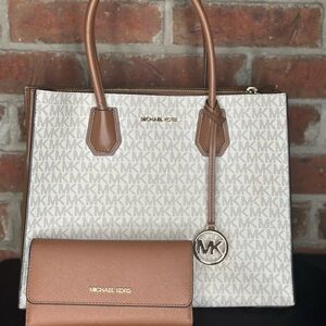 MICHAEL Michael Kors White and Brown Structured Tote w/ wallet